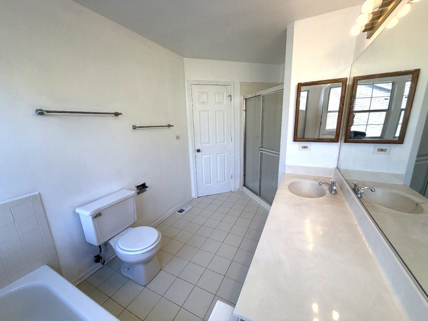 3590 Fairfax Court E, Aurora, IL 60504 3590 Fairfax Court E, Aurora, IL 60504