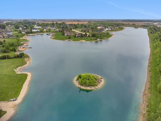 216 Slalom Court, Minooka, IL 60447