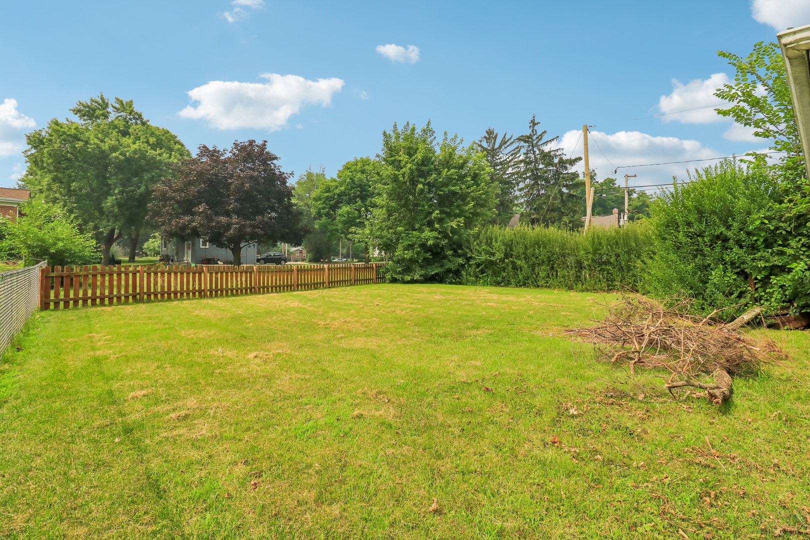 4811 Roslyn Road, Downers Grove, IL 60515
