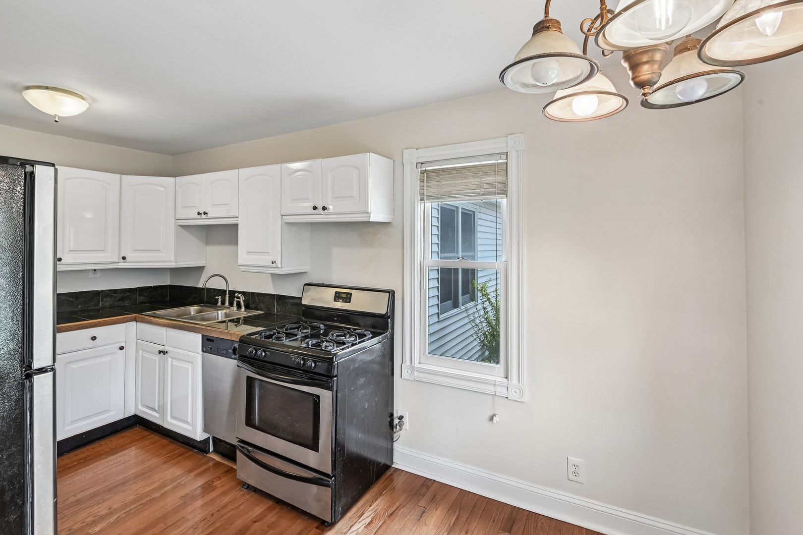 4811 Roslyn Road, Downers Grove, IL 60515