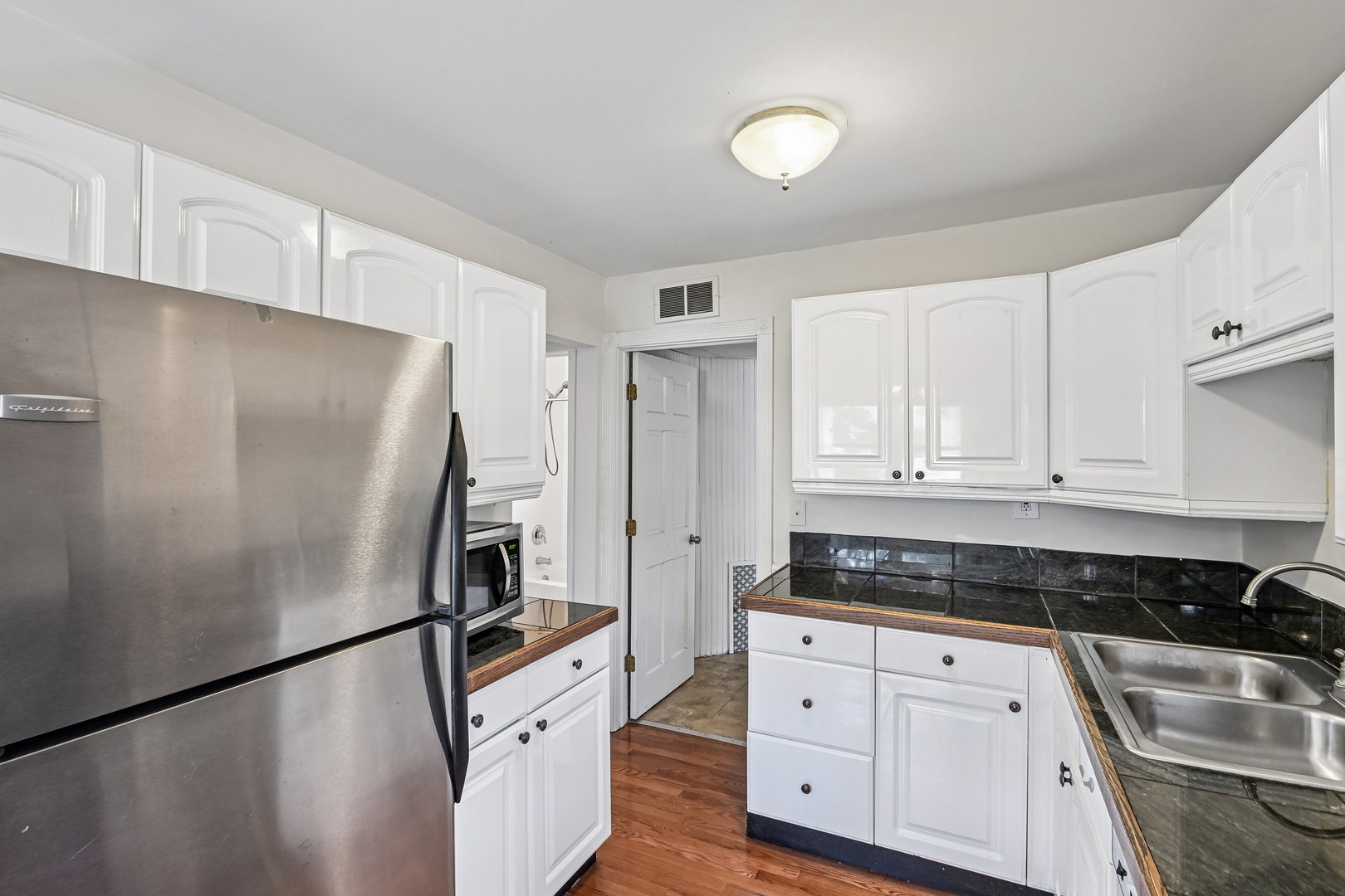 4811 Roslyn Road, Downers Grove, IL 60515
