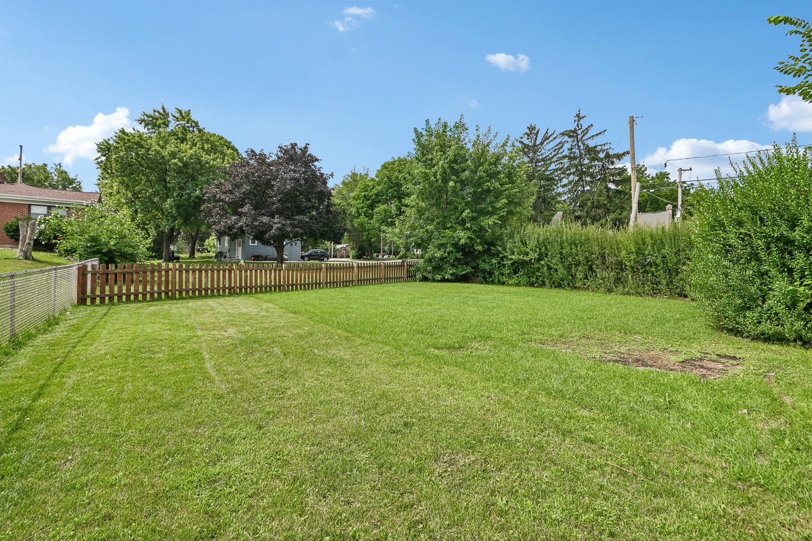 4811 Roslyn Road, Downers Grove, IL 60515