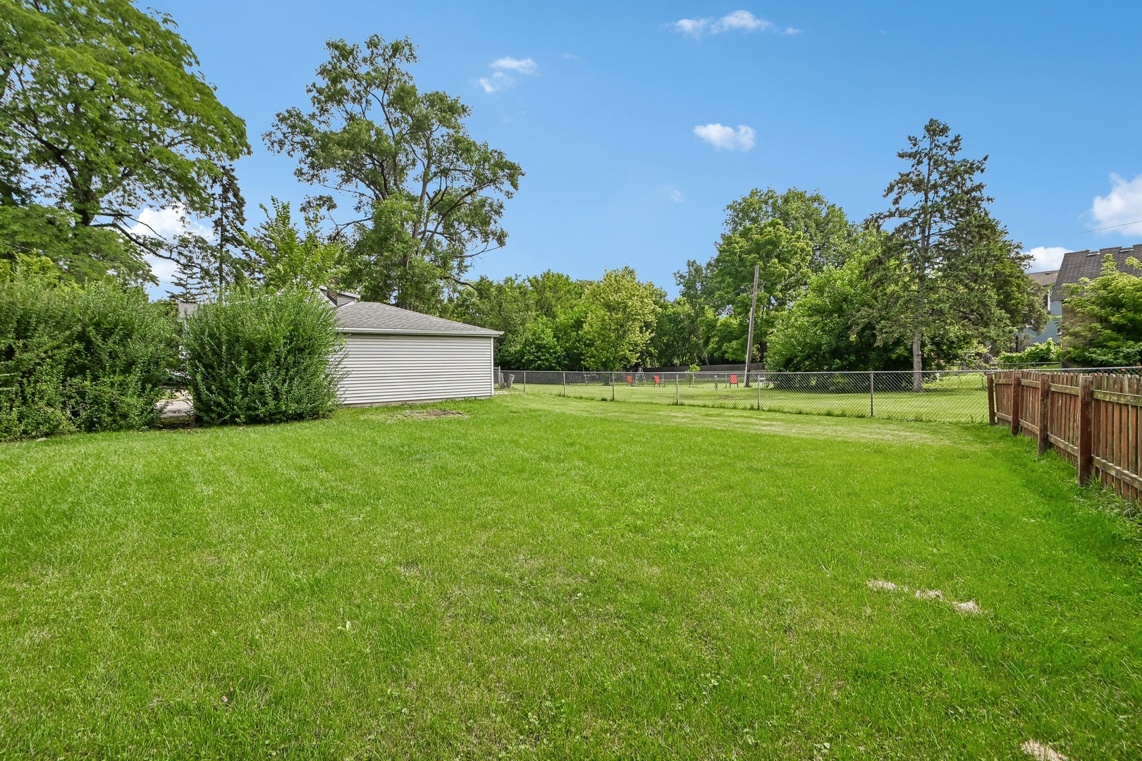 4811 Roslyn Road, Downers Grove, IL 60515