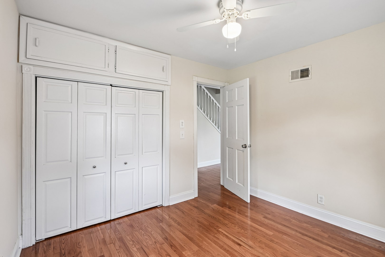 4811 Roslyn Road, Downers Grove, IL 60515