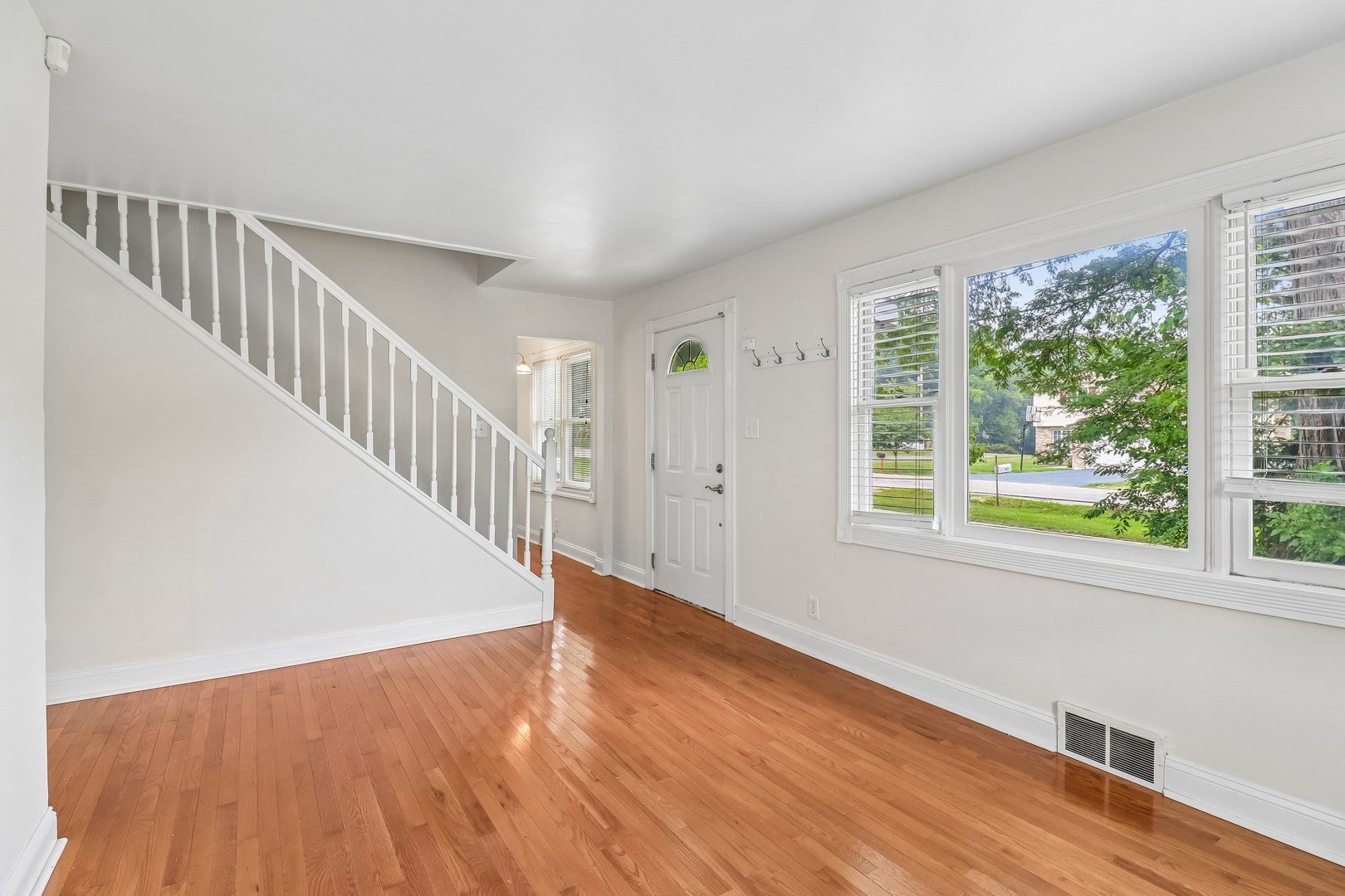 4811 Roslyn Road, Downers Grove, IL 60515
