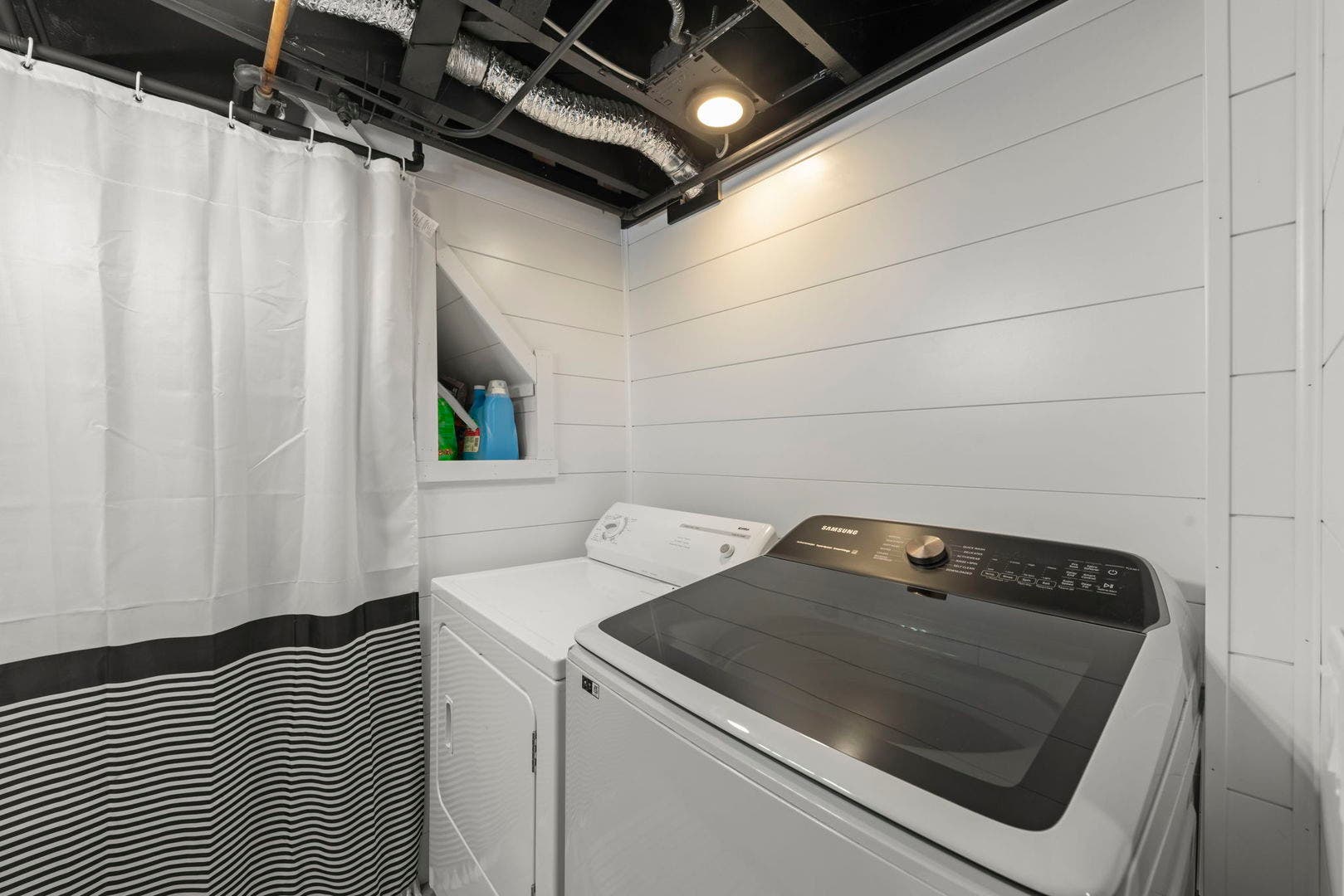 1330 Plainfield Road, Joliet, IL 60435 Laundry