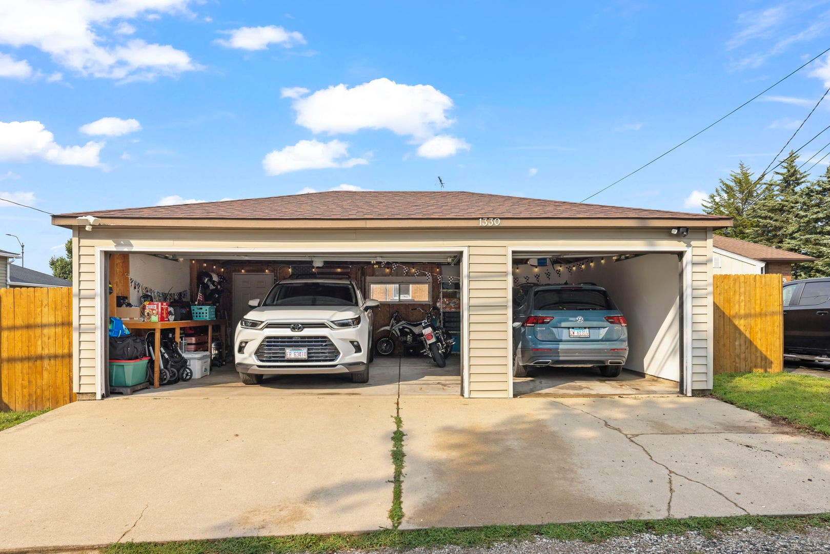 1330 Plainfield Road, Joliet, IL 60435 THREE car garage