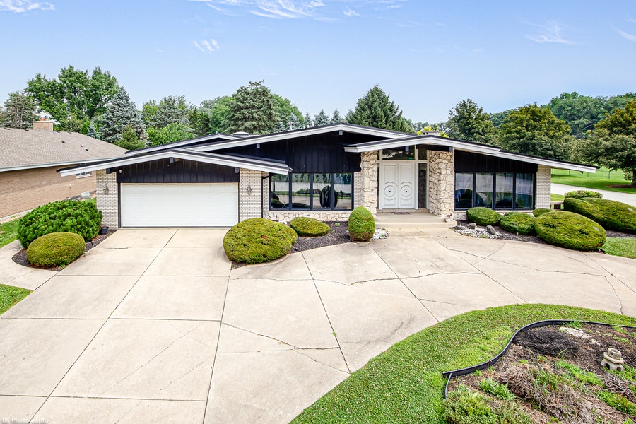 Property photo for 12138 S Cheyenne Drive, Palos Heights, IL