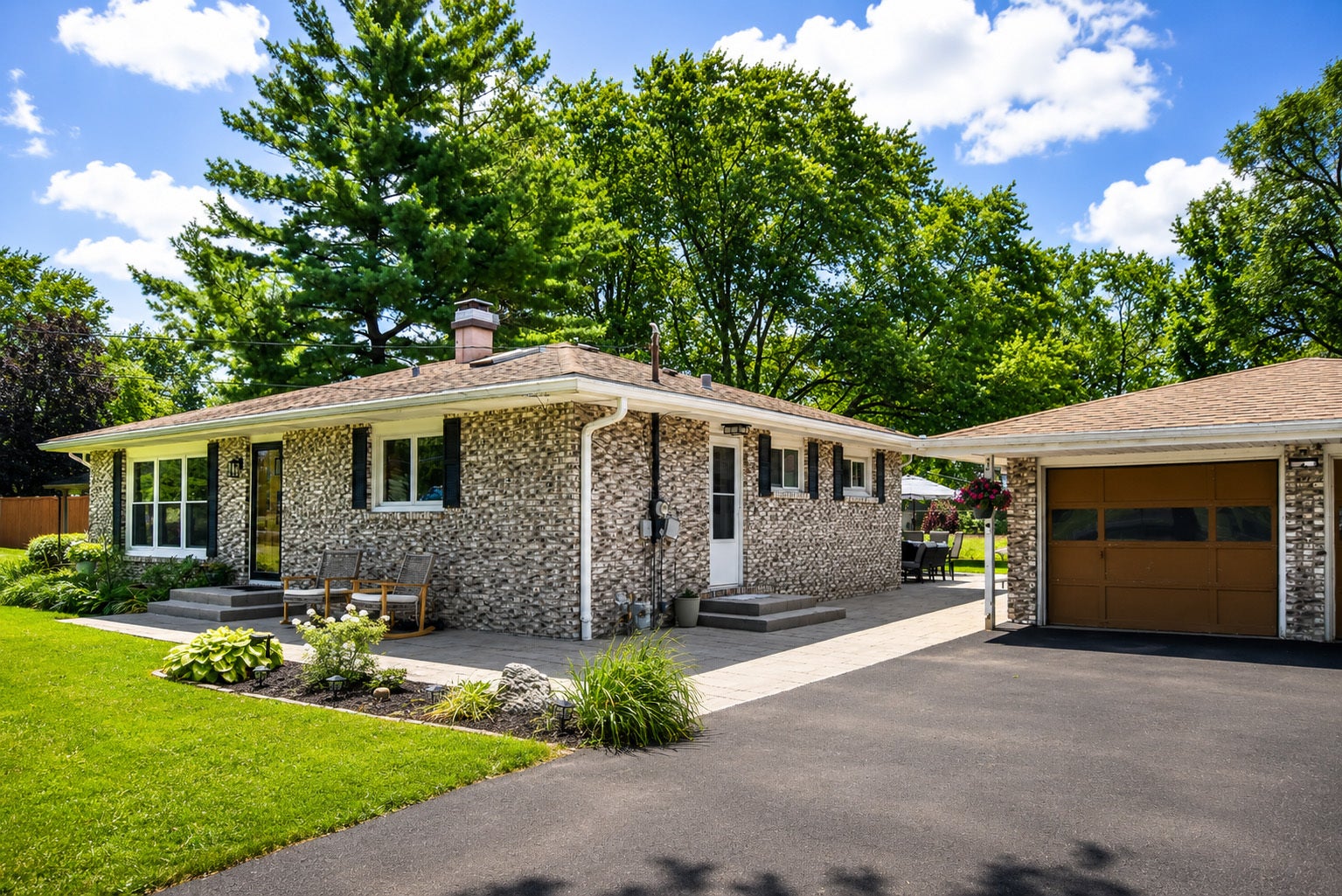 10N949 Hawthorne Street N, Elgin, IL 60123