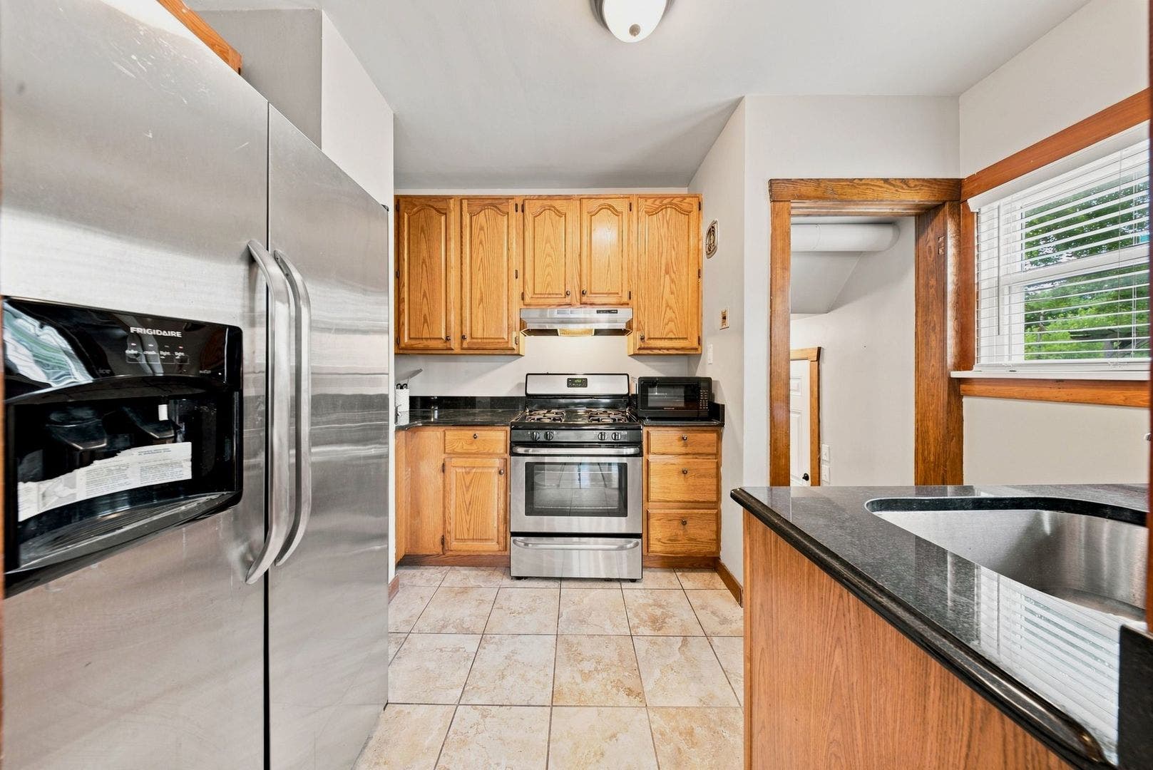 30 S Commonwealth Avenue, Elgin, IL 60123 30 S Commonwealth Avenue, Elgin, IL 60123