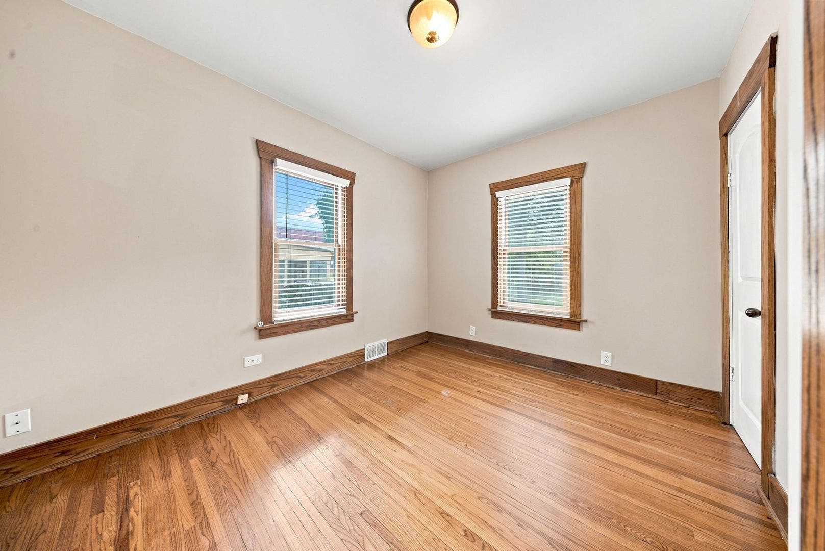 30 S Commonwealth Avenue, Elgin, IL 60123 30 S Commonwealth Avenue, Elgin, IL 60123
