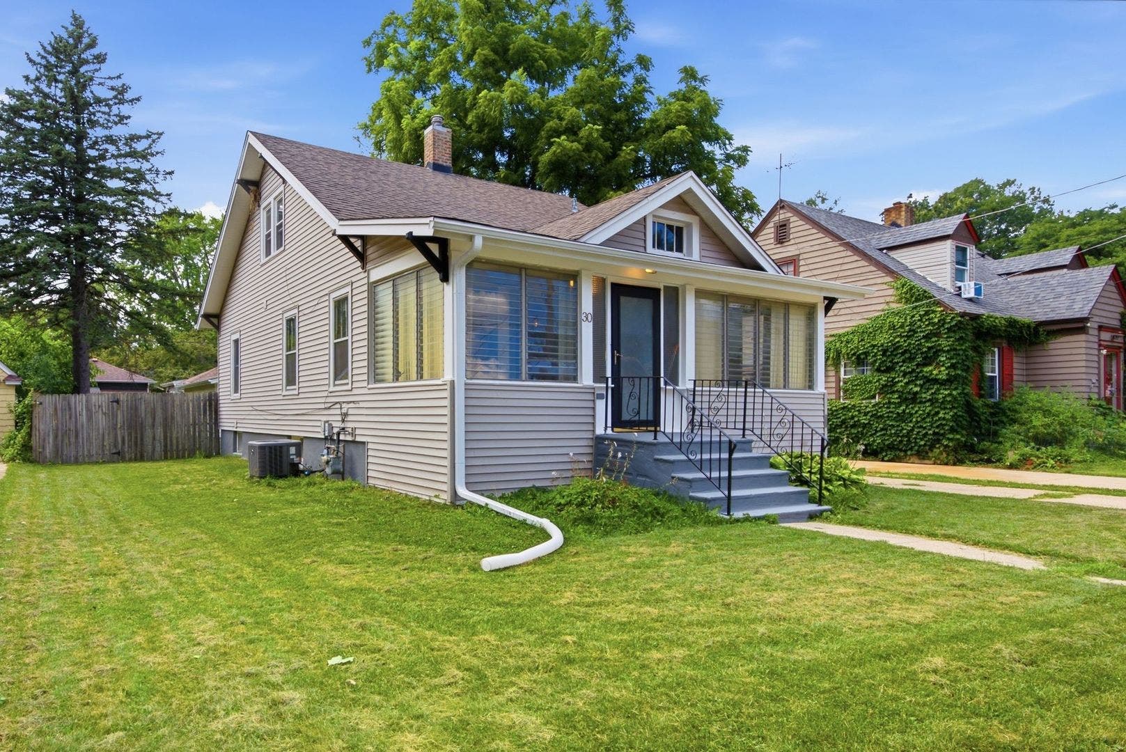 30 S Commonwealth Avenue, Elgin, IL 60123 30 S Commonwealth Avenue, Elgin, IL 60123