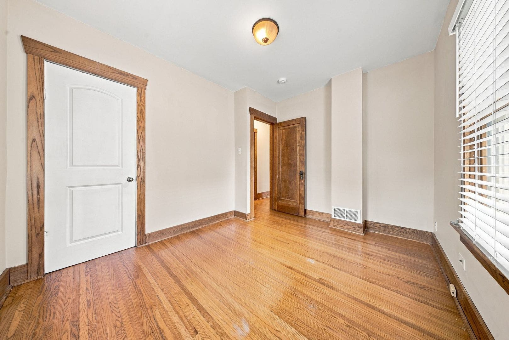 30 S Commonwealth Avenue, Elgin, IL 60123 30 S Commonwealth Avenue, Elgin, IL 60123