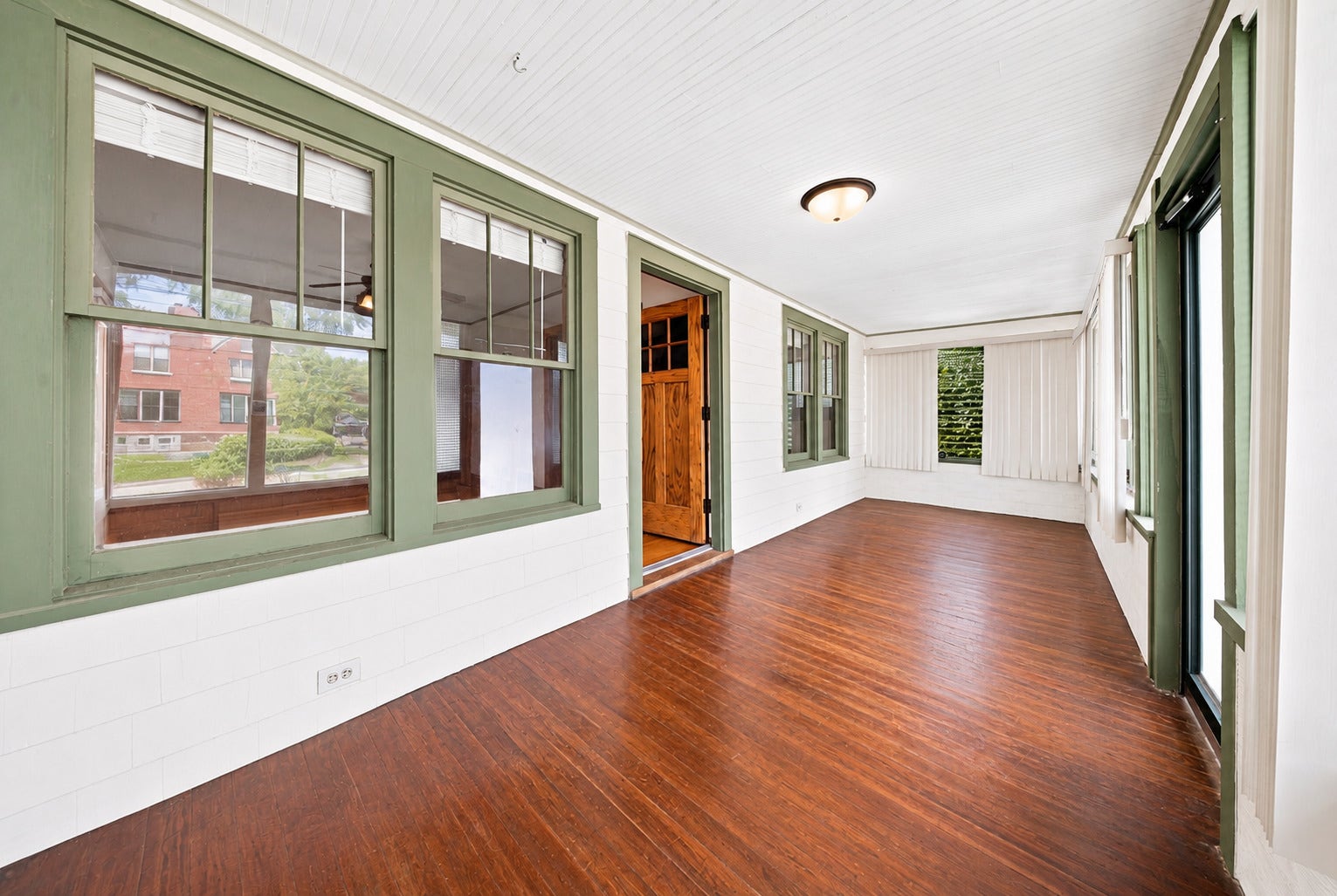 30 S Commonwealth Avenue, Elgin, IL 60123 30 S Commonwealth Avenue, Elgin, IL 60123
