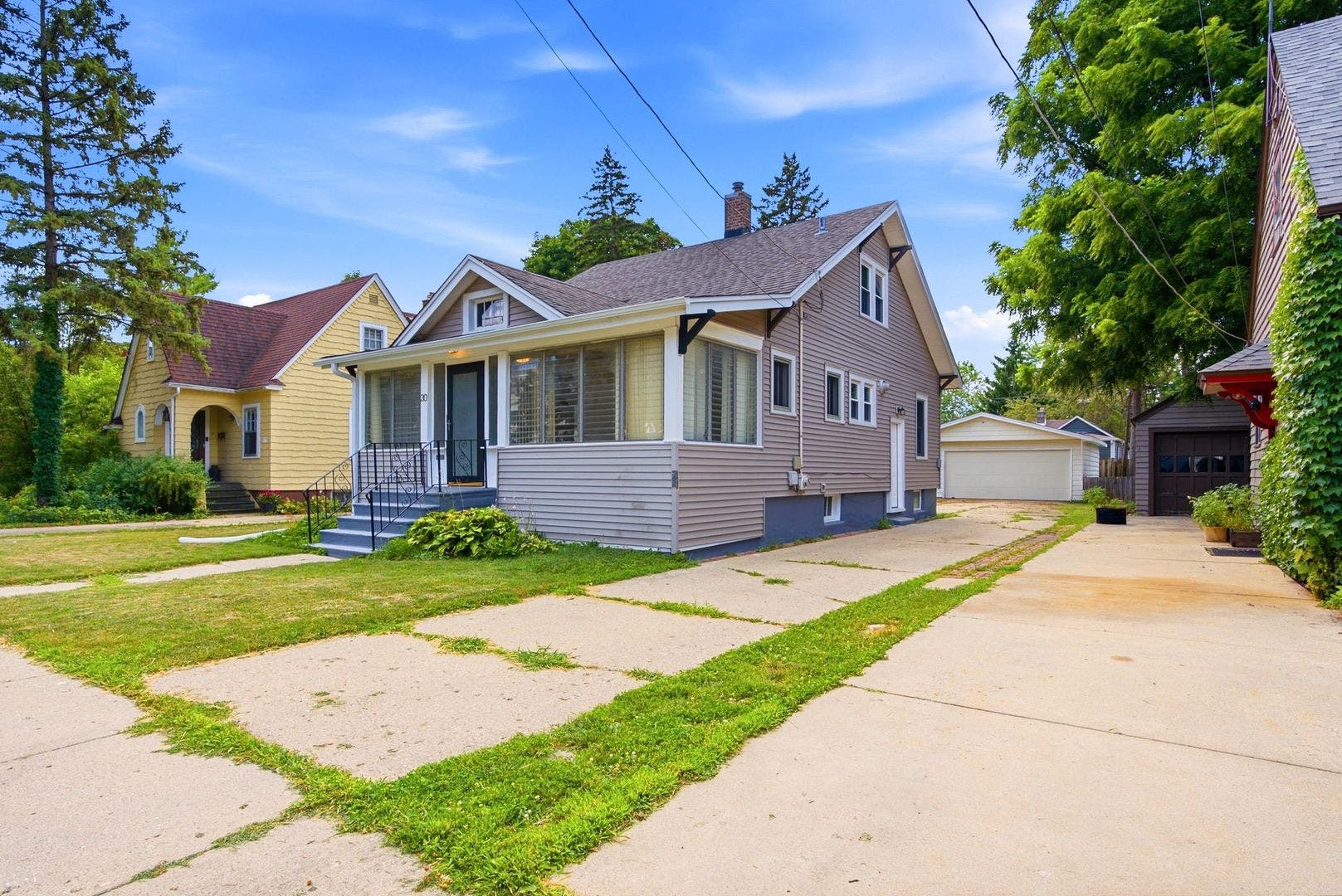30 S Commonwealth Avenue, Elgin, IL 60123 30 S Commonwealth Avenue, Elgin, IL 60123