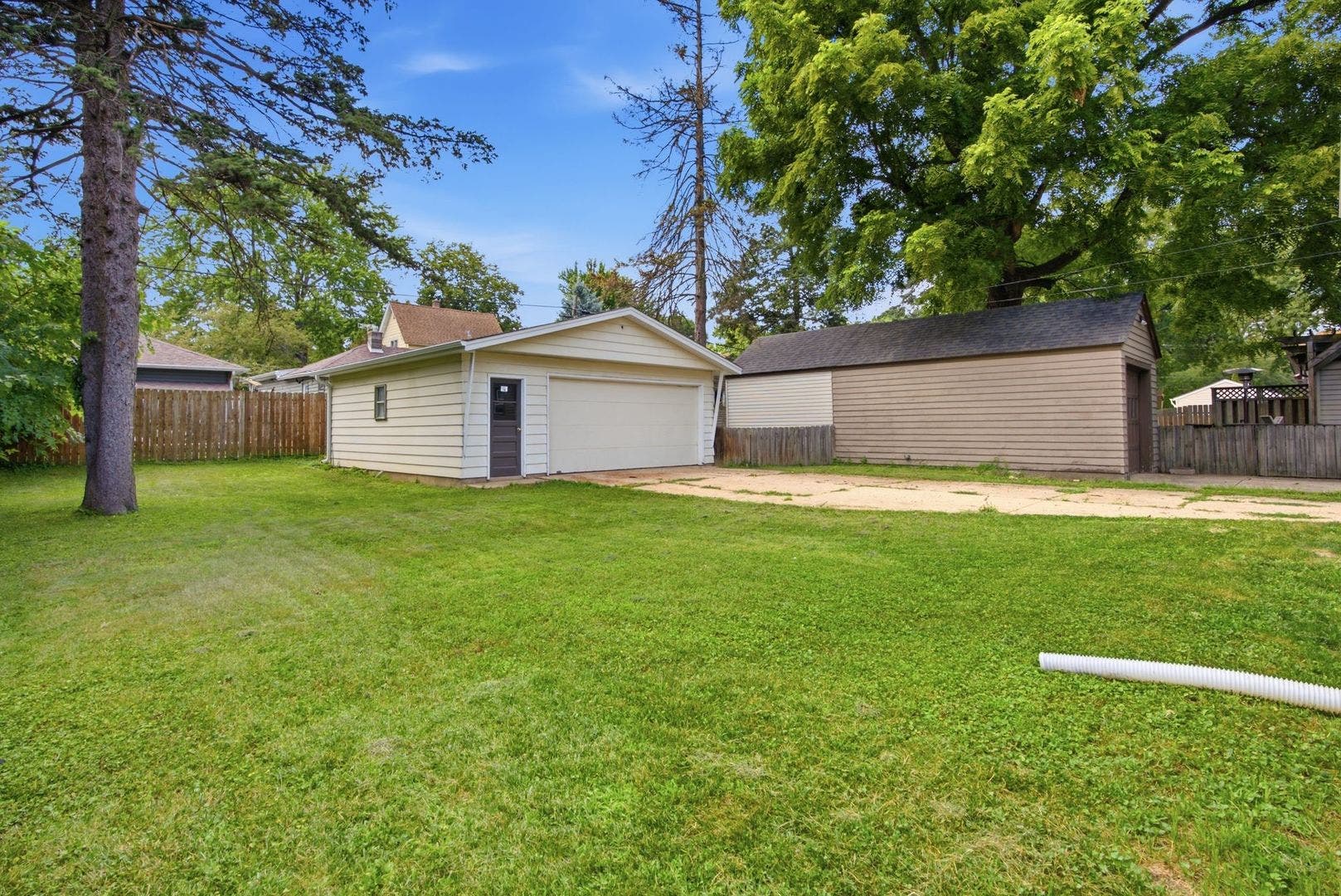 30 S Commonwealth Avenue, Elgin, IL 60123 30 S Commonwealth Avenue, Elgin, IL 60123