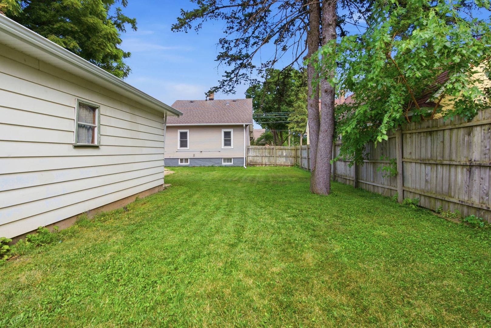 30 S Commonwealth Avenue, Elgin, IL 60123 30 S Commonwealth Avenue, Elgin, IL 60123