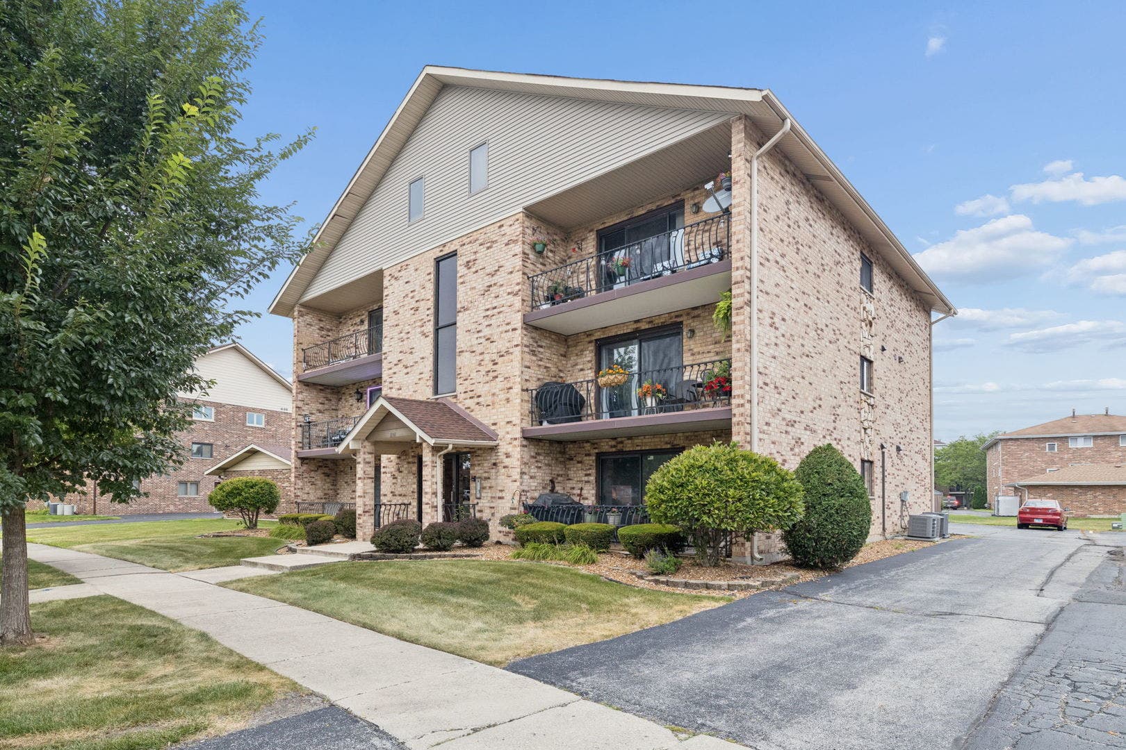 8158 169th Street, #1W, Tinley Park, IL 60477