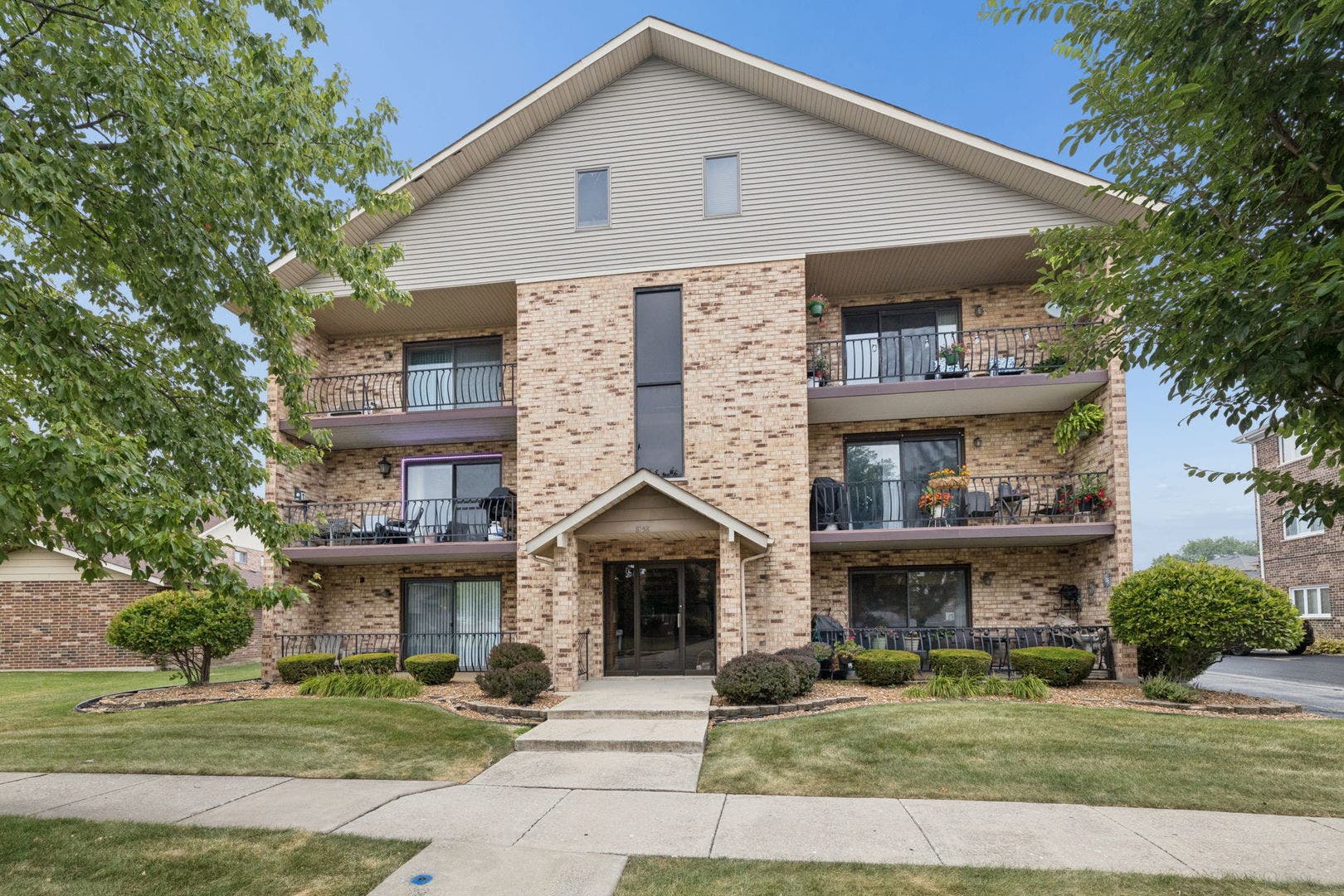 8158 169th Street, #1W, Tinley Park, IL 60477