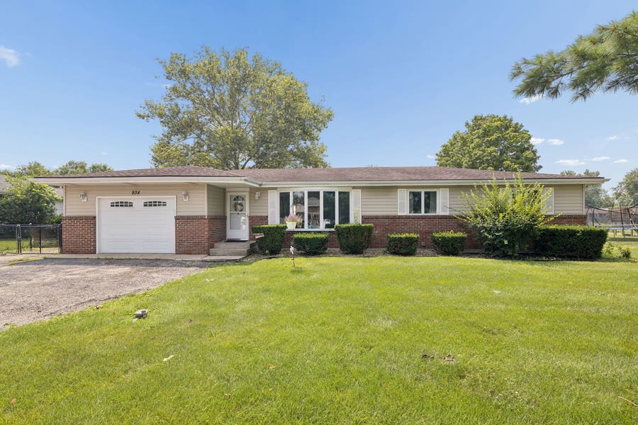 Property photo for 934 Regent Street, New Lenox, IL