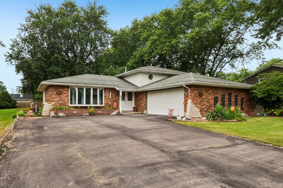 Property photo for 221 S Anderson Road, New Lenox, IL