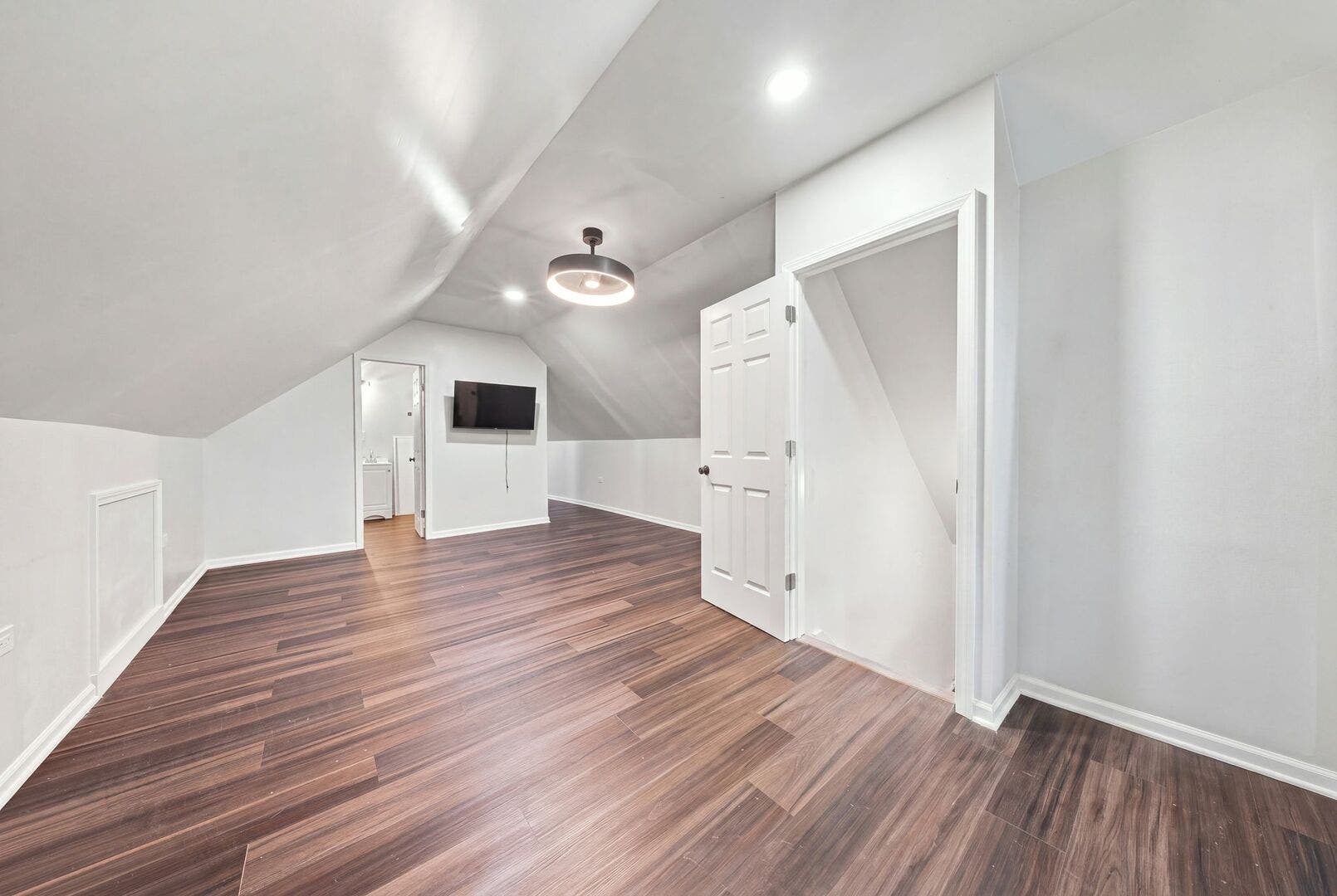 629 N Root Street, Aurora, IL 60505 629 N Root Street, Aurora, IL 60505