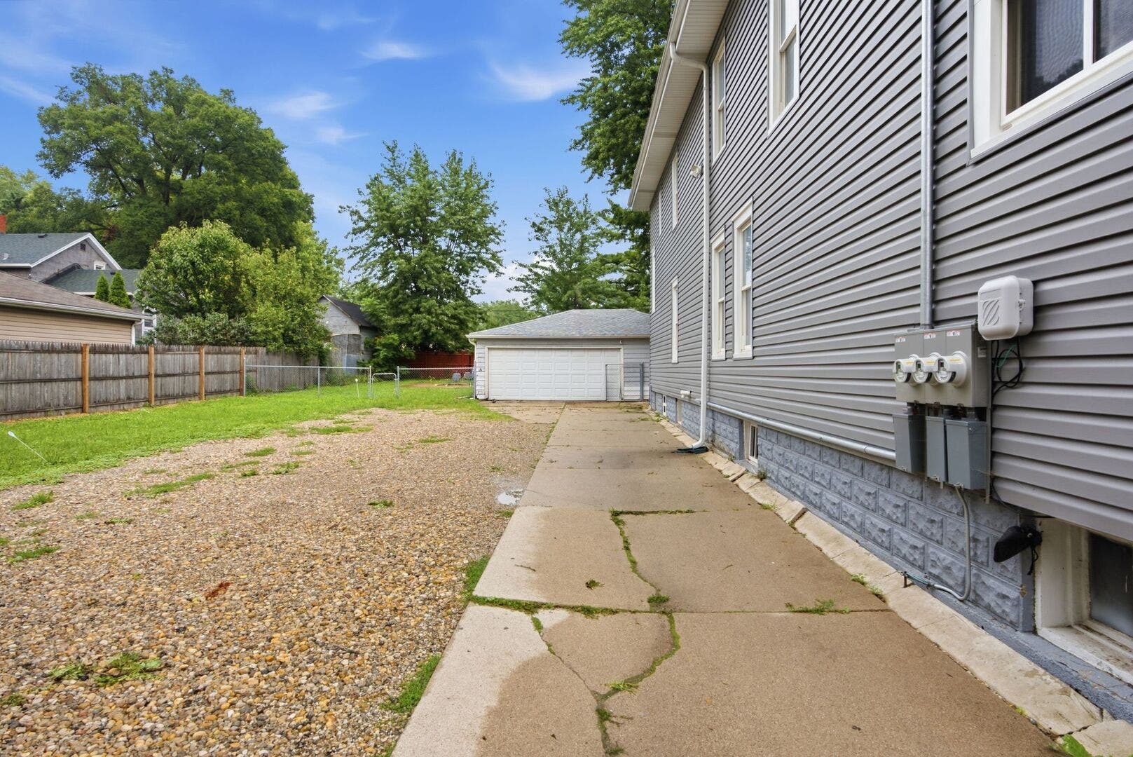 629 N Root Street, Aurora, IL 60505 629 N Root Street, Aurora, IL 60505