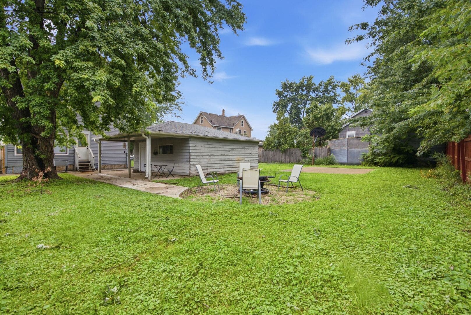 629 N Root Street, Aurora, IL 60505 629 N Root Street, Aurora, IL 60505