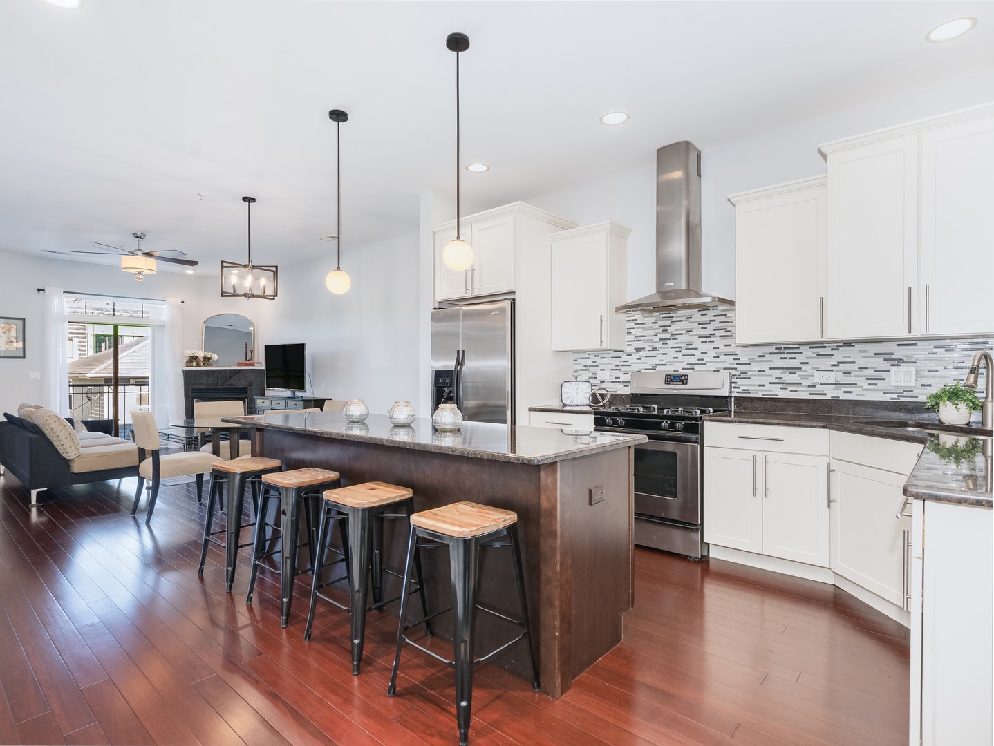 922 Warren Avenue, #105, Downers Grove, IL 60515 922 Warren Avenue, #105, Downers Grove, IL 60515