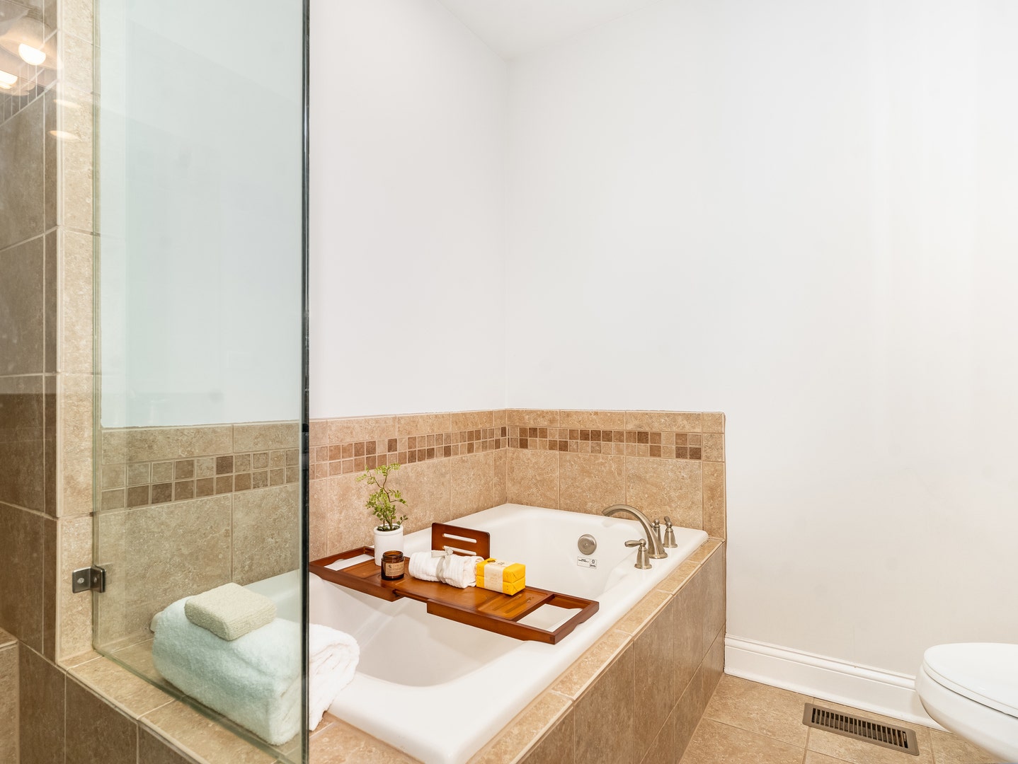922 Warren Avenue, #105, Downers Grove, IL 60515 922 Warren Avenue, #105, Downers Grove, IL 60515