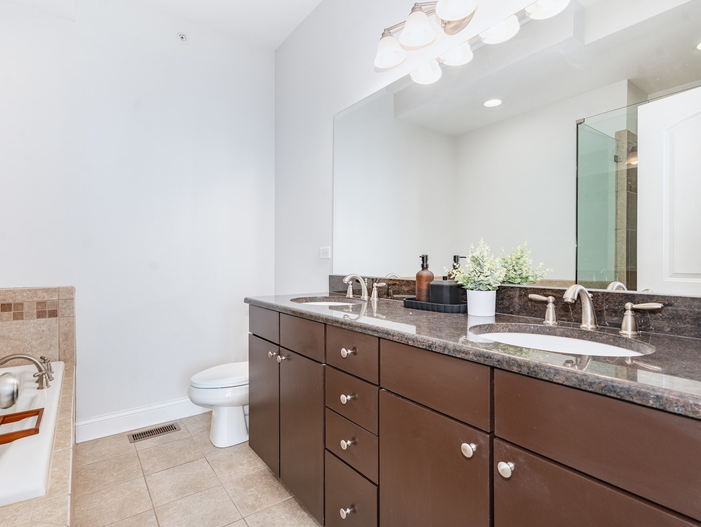 922 Warren Avenue, #105, Downers Grove, IL 60515 922 Warren Avenue, #105, Downers Grove, IL 60515
