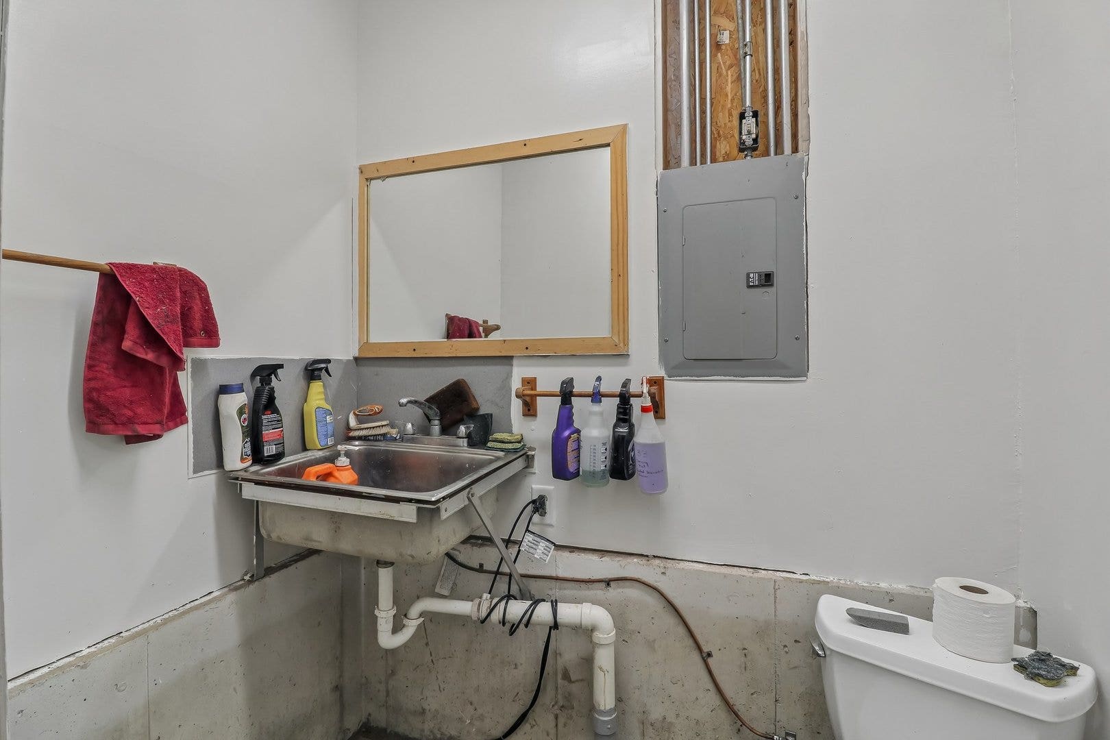 31W003 Irving Park Road, Elgin, IL 60120 basement bathroom