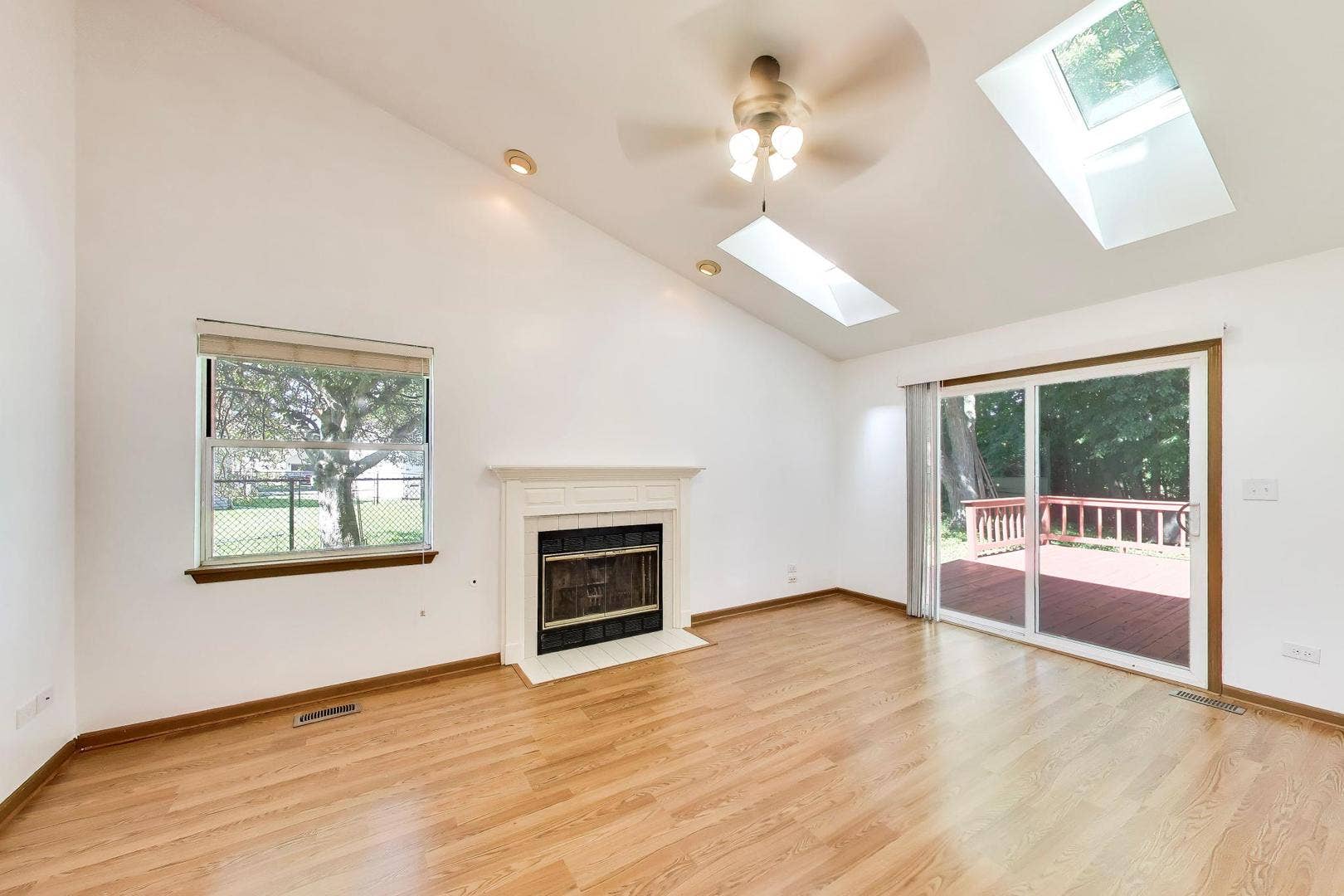 362 Chaparral Circle, Elgin, IL 60120 362 Chaparral Circle, Elgin, IL 60120