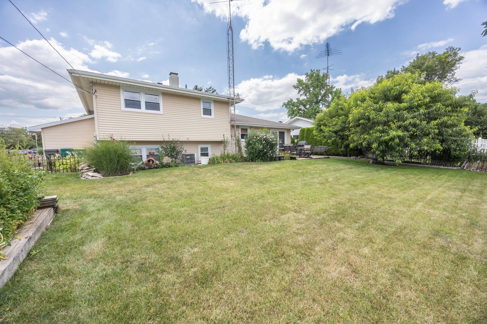 2105 Glenwood Avenue, Joliet, IL 60435