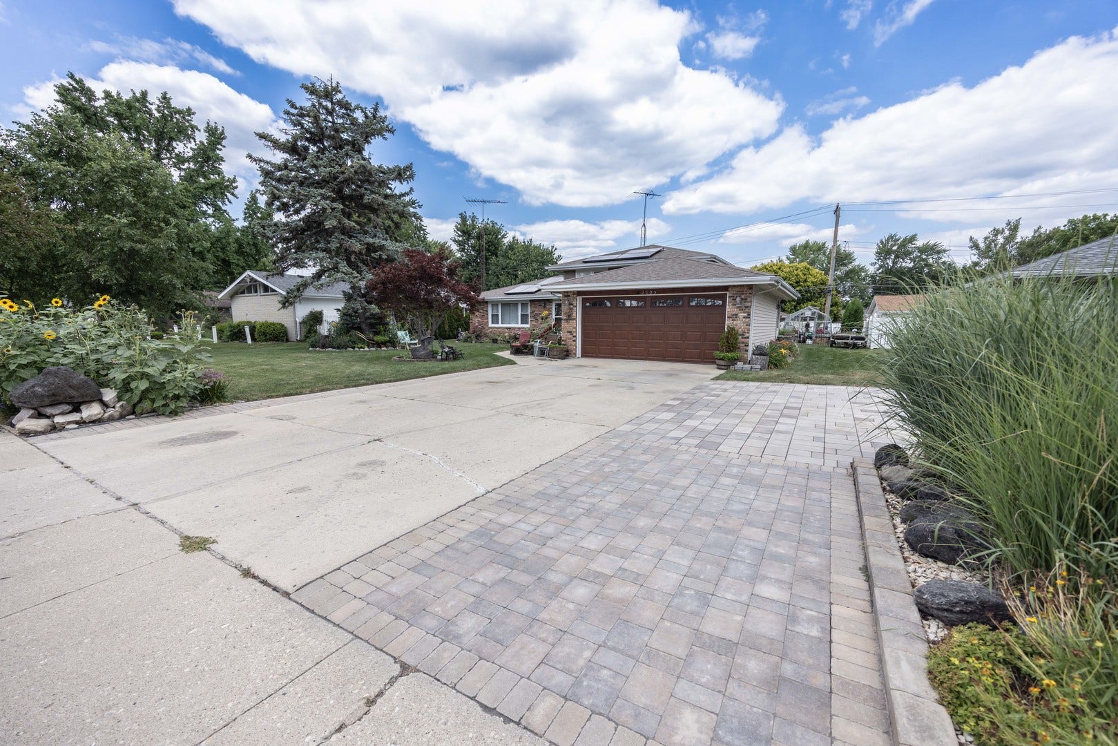 2105 Glenwood Avenue, Joliet, IL 60435