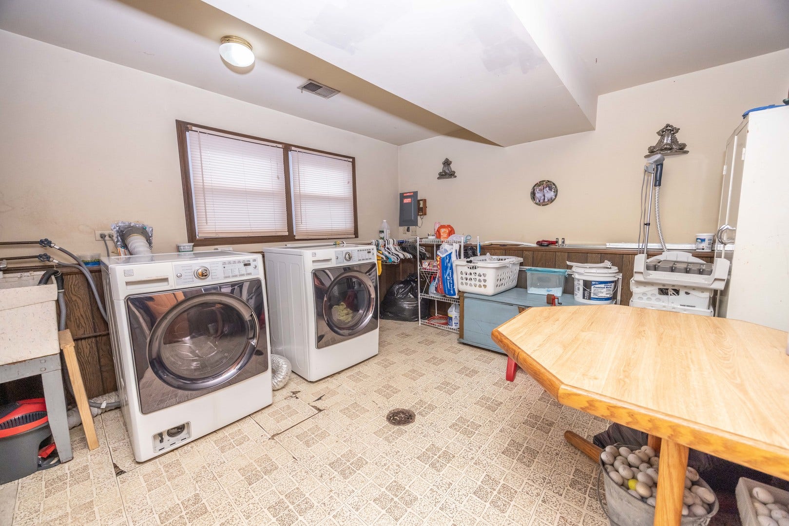 2105 Glenwood Avenue, Joliet, IL 60435