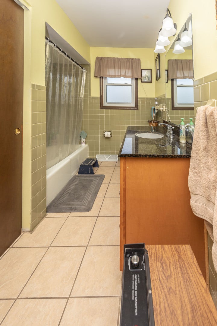 2105 Glenwood Avenue, Joliet, IL 60435