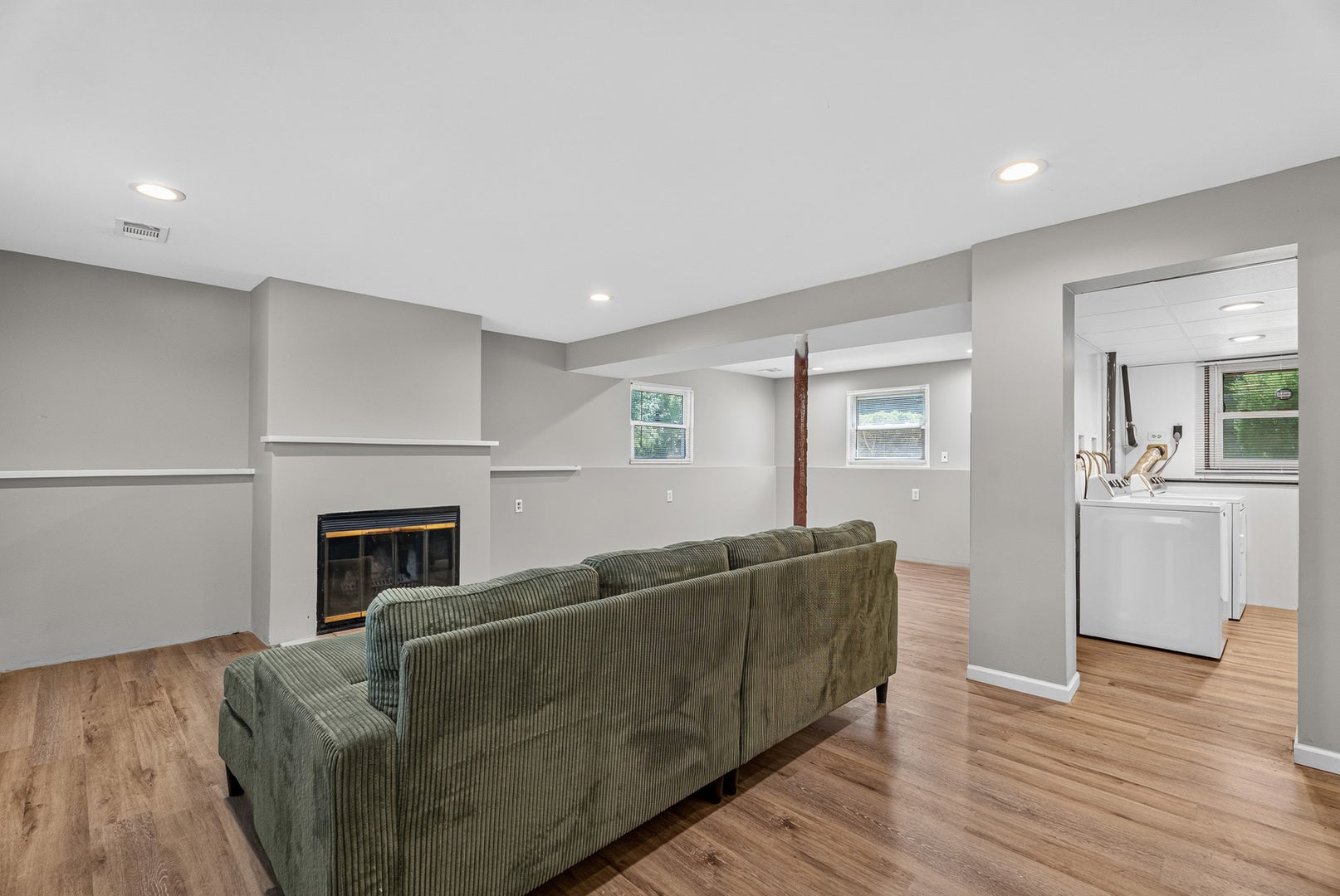 4 Devon Court, Bolingbrook, IL 60440 4 Devon Court, Bolingbrook, IL 60440