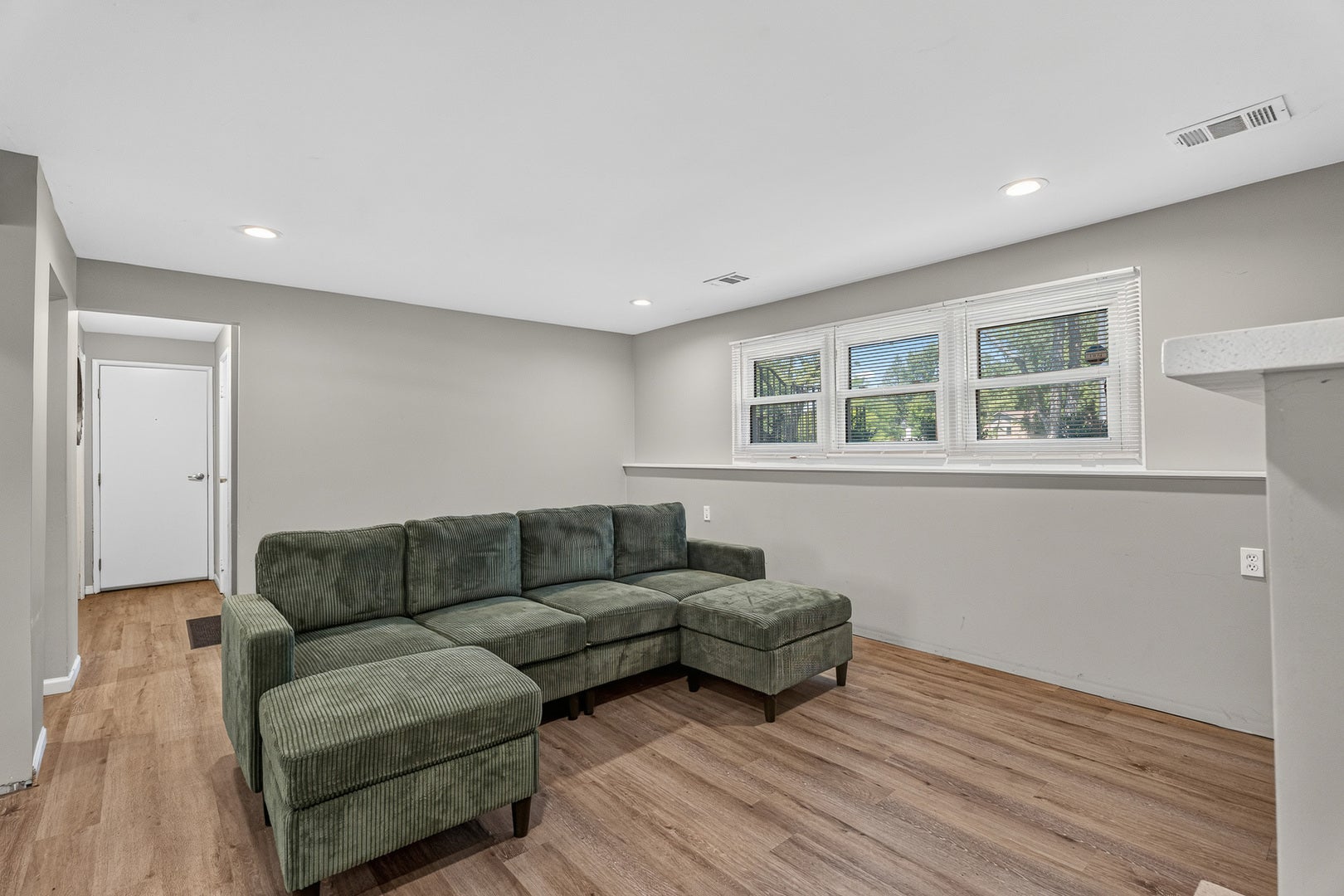4 Devon Court, Bolingbrook, IL 60440 4 Devon Court, Bolingbrook, IL 60440