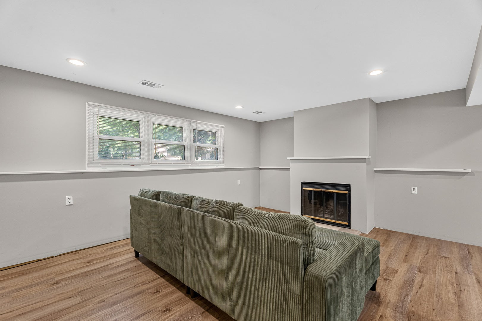 4 Devon Court, Bolingbrook, IL 60440 4 Devon Court, Bolingbrook, IL 60440