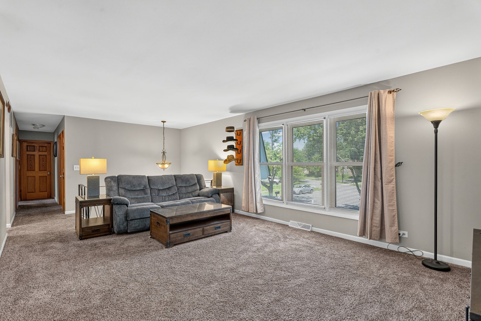 4 Devon Court, Bolingbrook, IL 60440 4 Devon Court, Bolingbrook, IL 60440