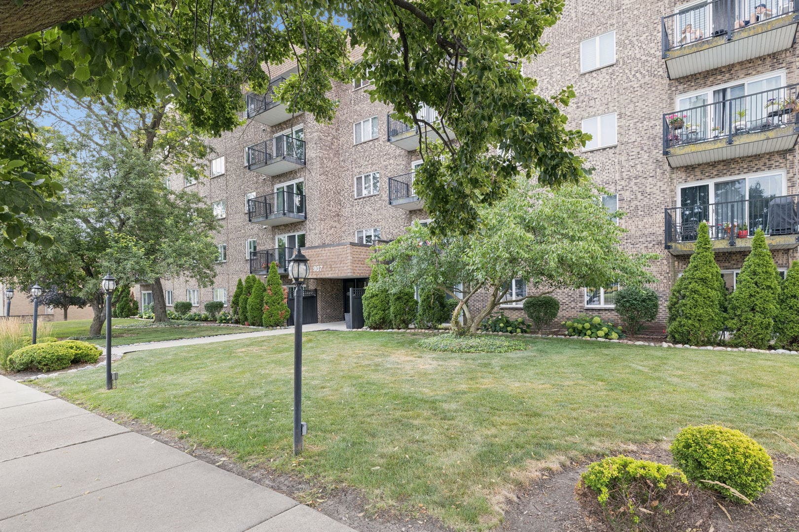 907 Curtiss Street, #304, Downers Grove, IL 60515 907 Curtiss Street, #304, Downers Grove, IL 60515