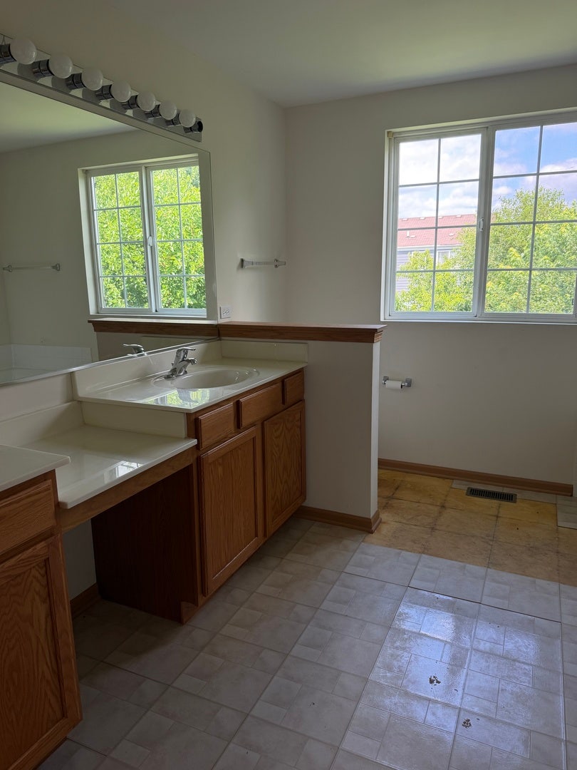1110 Symphony Drive, Aurora, IL 60504 1110 Symphony Drive, Aurora, IL 60504