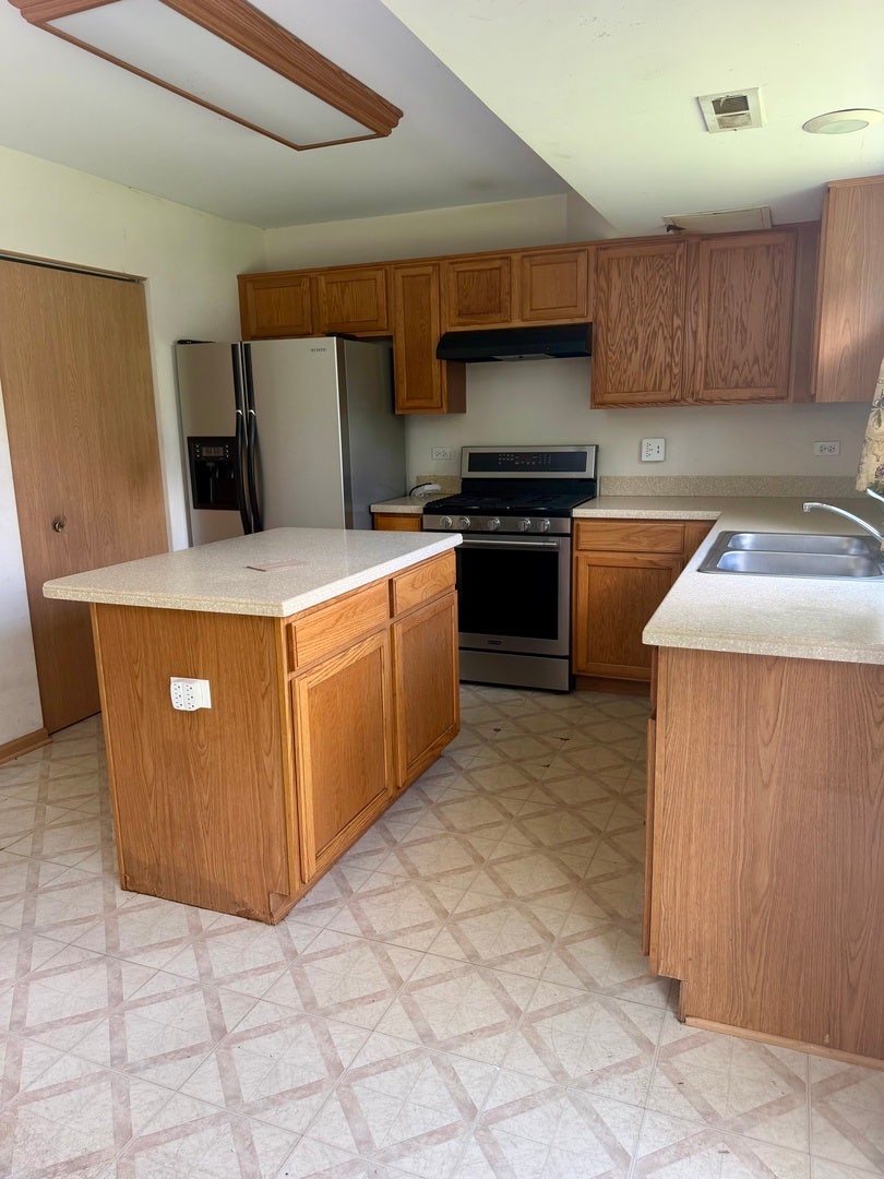 1110 Symphony Drive, Aurora, IL 60504 1110 Symphony Drive, Aurora, IL 60504
