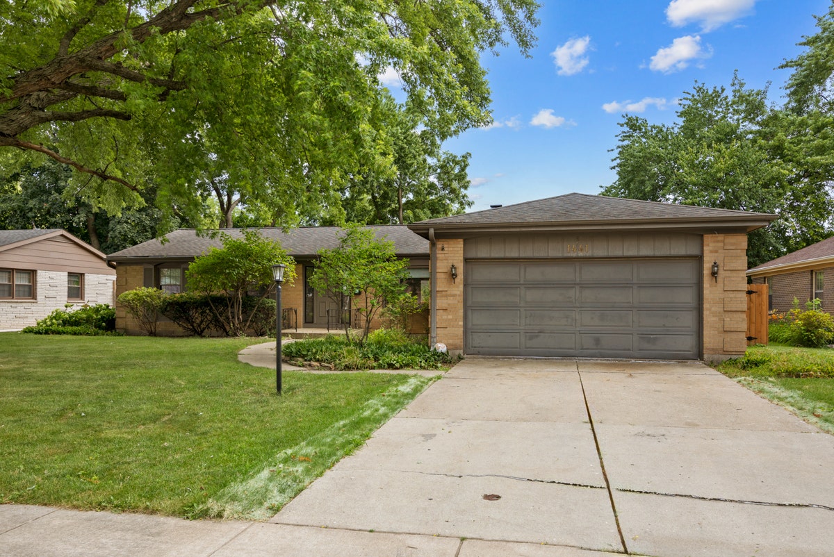 1441 Maple Lane, Elgin, IL 60123 1441 Maple Lane, Elgin, IL 60123