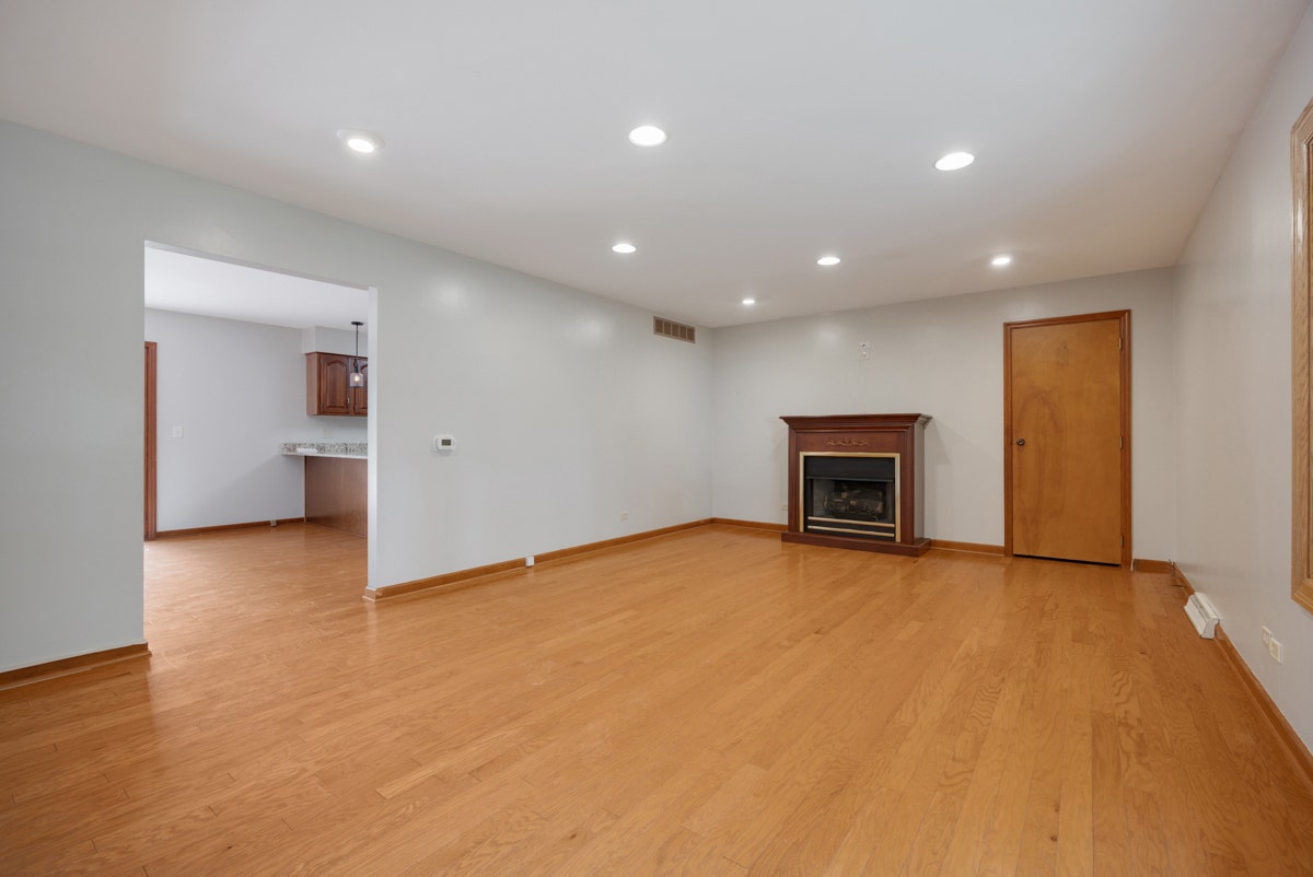 1441 Maple Lane, Elgin, IL 60123 1441 Maple Lane, Elgin, IL 60123