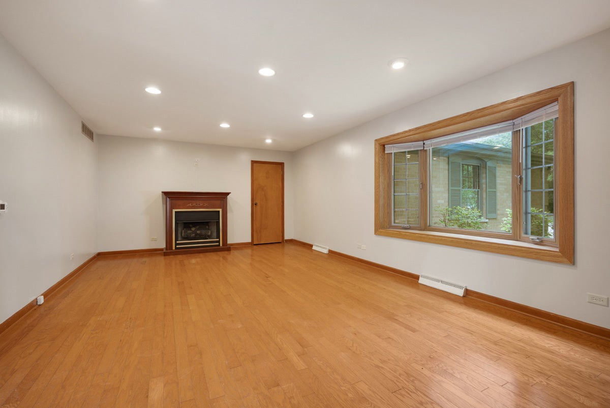 1441 Maple Lane, Elgin, IL 60123 1441 Maple Lane, Elgin, IL 60123