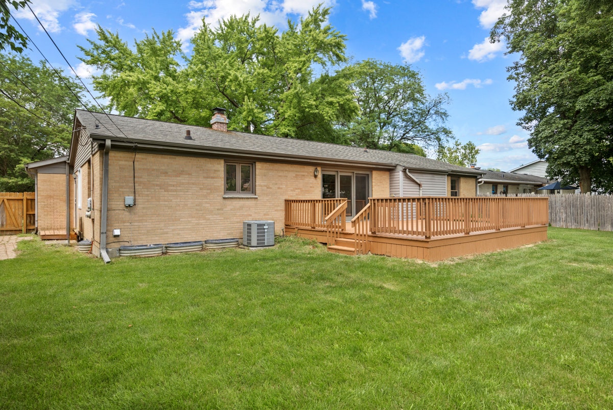 1441 Maple Lane, Elgin, IL 60123 1441 Maple Lane, Elgin, IL 60123