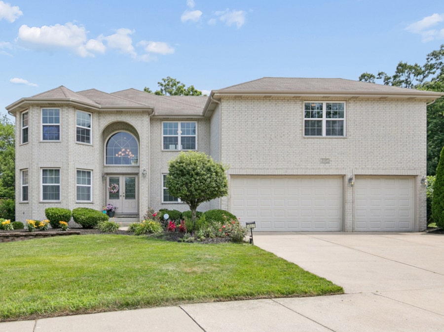 Property photo for 1527 Tienstra Court, Homewood, IL