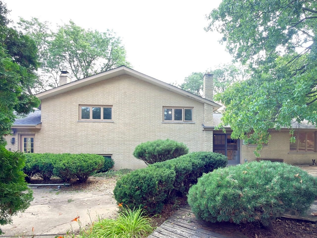 7826 Dunham Road, Downers Grove, IL 60516 7826 Dunham Road, Downers Grove, IL 60516